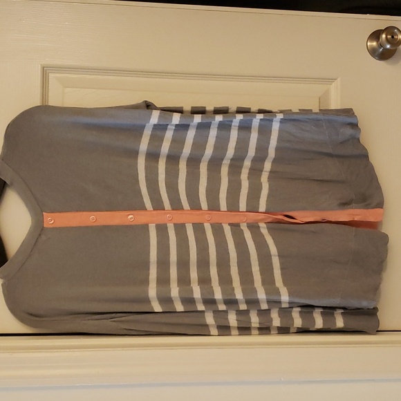 Crown & Ivy Lightweight Gray Sweater Large - Picture 3 of 3